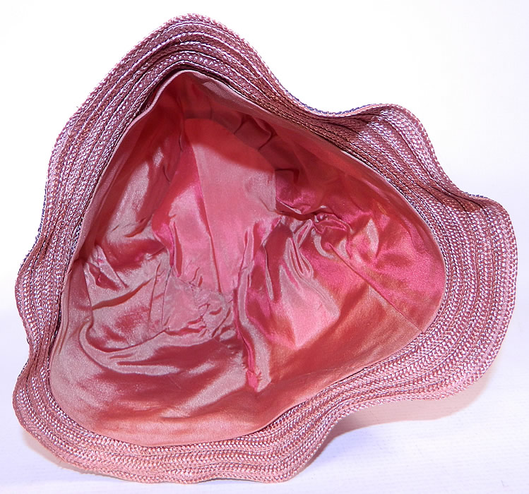 Vintage Art Deco Pink Silk Burnout Voided Velvet Floral Quilted Flapper Cloche Hat
It is in excellent condition. This is truly a wonderful piece of wearable Art Deco millinery art! 