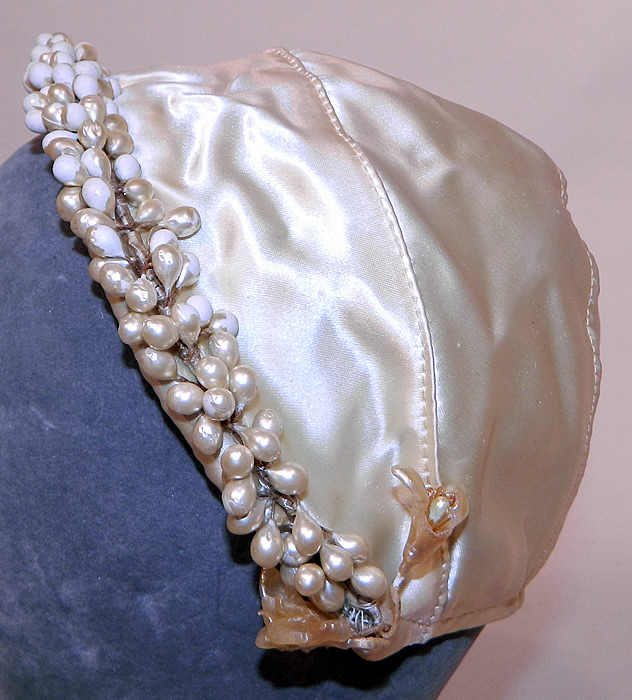 Vintage White Satin Bridal Wedding Cap Orange Blossom Wax Flower Trim
This vintage white satin bridal wedding cap orange blossom wax flower trim headpiece dates from the 1930s.