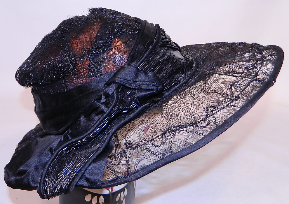 Vintage Burke Beaded Black Woven Horse Hair Straw Sheer Wide Brim Cloche Hat
This vintage Burke beaded black woven horse hair straw sheer wide brim cloche hat dates from the 1920s.