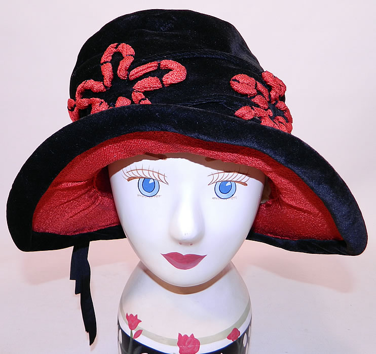 Vintage Black Velvet Red Soutache Embroidered Flower Flapper Cloche Hat
This vintage black velvet red soutache embroidered flower flapper cloche hat dates from the 1920s. 