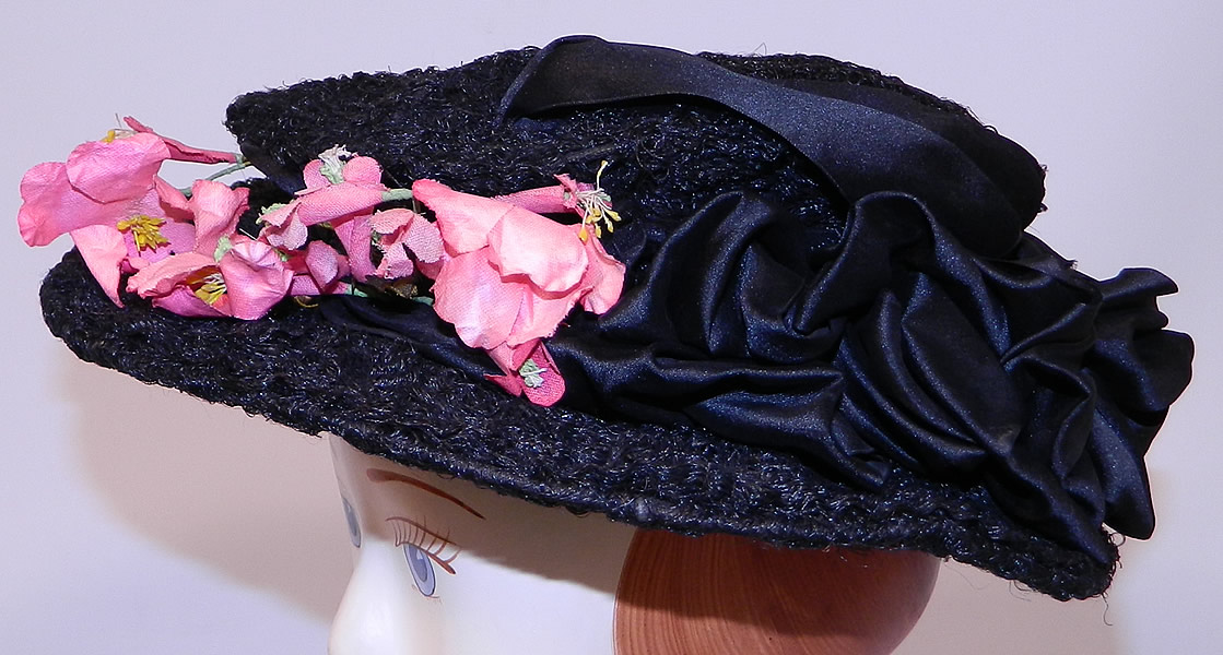 Victorian Black Woven Horse Hair Straw Pink Floral Wide Brim Hat Hatpin
It is made of a black woven horse hair style straw fabric, with black silk ribbon and pink silk flower trim. 