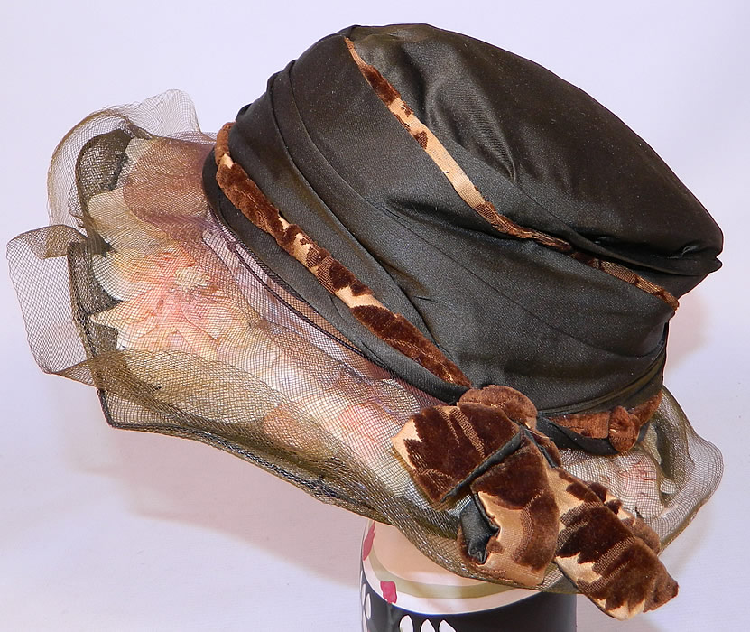 Vintage Brown Silk Voided Velvet Pink Flower Trim Wide Brim Cloche Hat
It is made of a dark chocolate brown color silk fabric, with a golden brown burnout voided velvet fabric bow trim edging and pale pink silk flowers encased under the sheer brown woven horse hair brim.