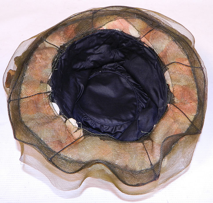 Vintage Brown Silk Voided Velvet Pink Flower Trim Wide Brim Cloche Hat
It is in excellent condition. This is truly a wonderful piece of wearable Art Deco millinery art! 