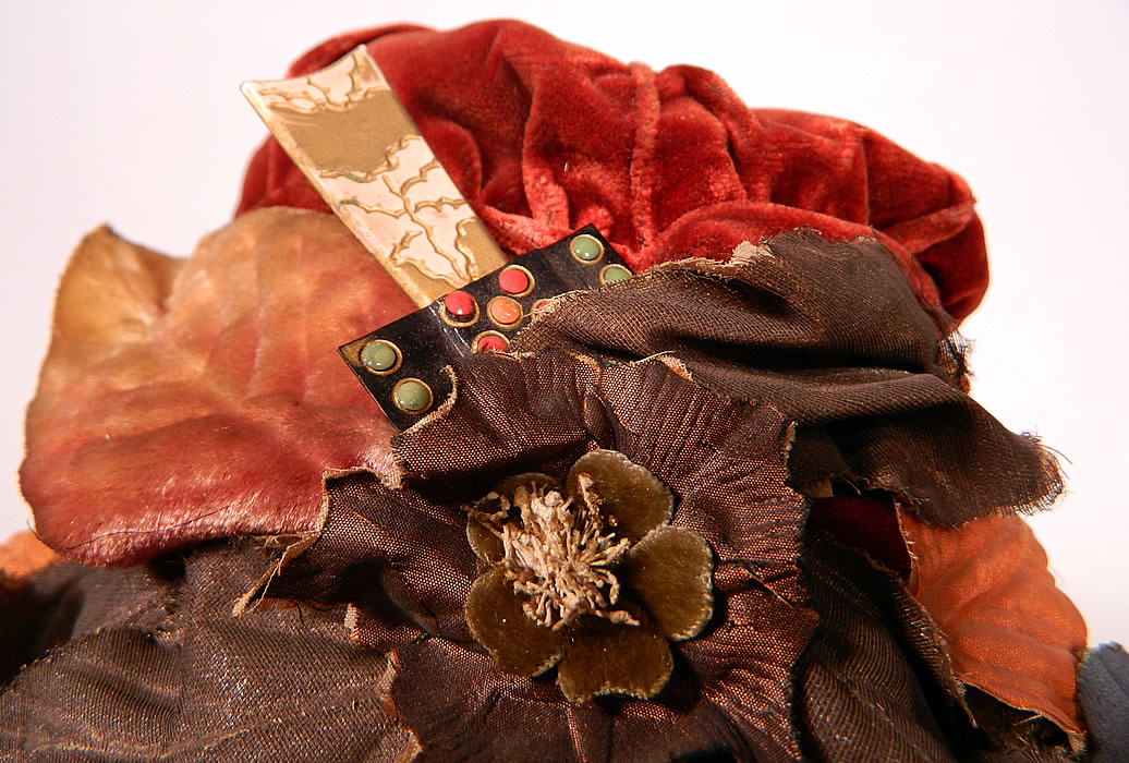Vintage Autumn Burgundy Red Velvet Silver Lame Leaf Trim Wide Brim Cloche Hat Lam&eacute;
The hat is made of a dark red burgundy wine orangish brown color velvet fabric, with silver lam&eacute; and ombre color leaf, bow trim surrounding the crown. 