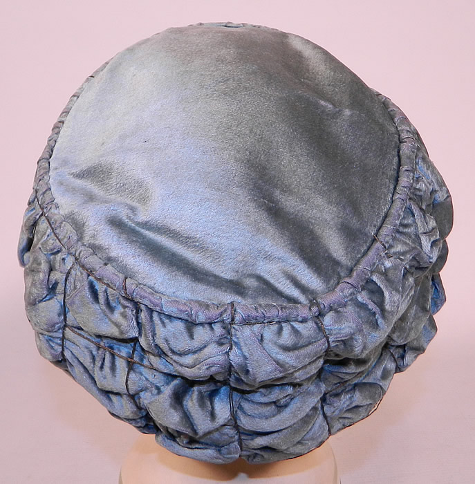 Vintage Ruched Cornflower Blue Gray Velvet Silver Lame Leaf Trim Toque Cloche Hat Lam&eacute;
It is in good condition, with only some slight wear, worn areas on the velvet nap fabric. 