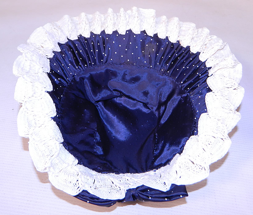 Vintage Navy Blue White Polka Dot Woven Straw Bow Heart Shape Fascinator Hat
It is in excellent condition. This is truly a wonderful piece of wearable WWII millinery art! 