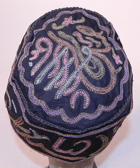 Ottoman Turkish Tugra Smoking Skull Cap Black Silk Gold Embroidered Folk Costume Hat
There are embroidered Arabic lettering and the Tugra of Mehmed VI the 36th and last sultan of the Ottoman Empire on the top. 