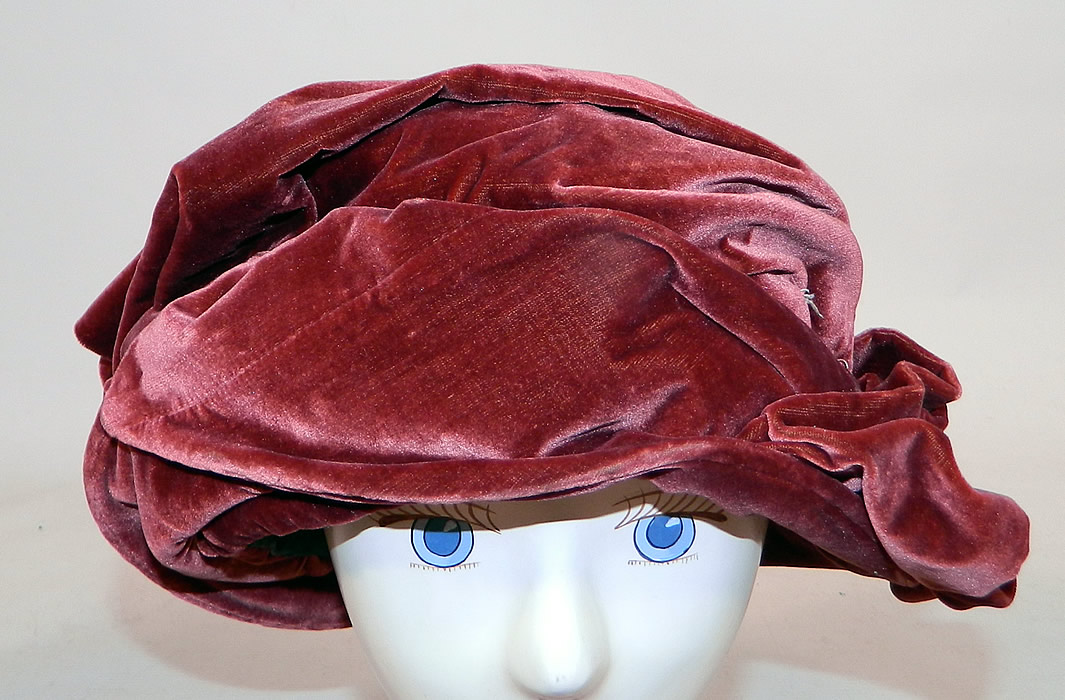 Vintage Art Deco Burgundy Red Silk Velvet Wrapped Turban Toque  Cloche Hat
The hat is made of a dark red burgundy wine color silk velvet fabric. 