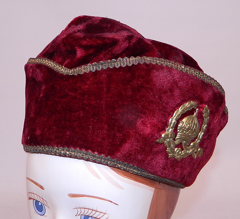 Vintage Fraternal Freemasonry Masonic Past Grand Master Red Velvet Gold Trim Cap Hat
This antique vintage fraternal Freemasonry Masonic Past Grand Master red velvet gold trim cap hat dates from 1900. 