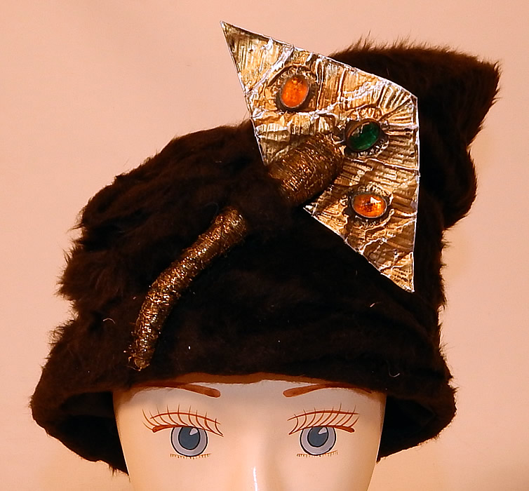 Vintage Sykes NY Label Brown Beaver Felt Fur Gold Jeweled Trim Toque Cloche Hat
This vintage Sykes NY label brown beaver felt fur gold jeweled trim toque cloche hat dates from the 1920s.