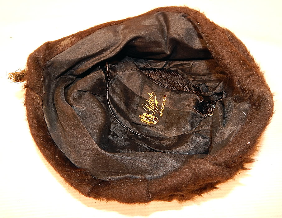 Vintage Sykes NY Label Brown Beaver Felt Fur Gold Jeweled Trim Toque Cloche Hat
It is fully lined in a black silk fabric with a "Sykes Gloversville, N.Y." label inside.
