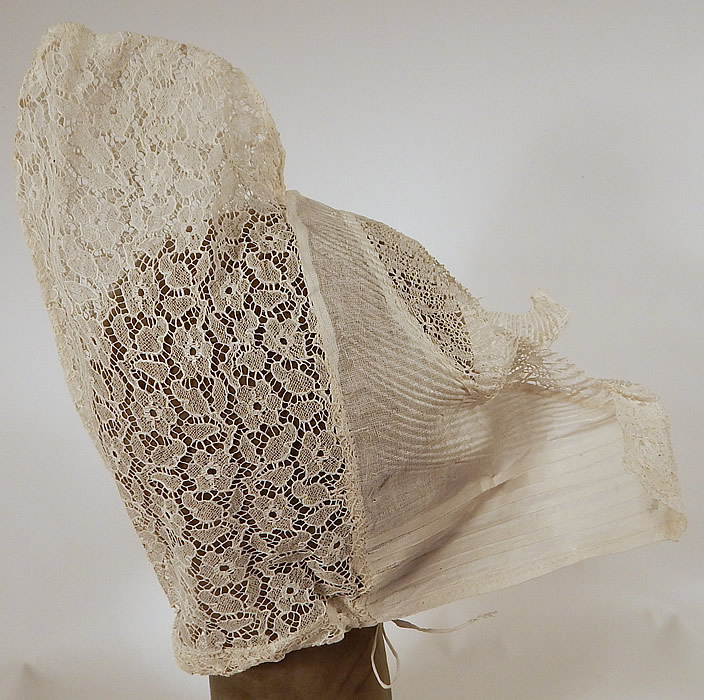 Vintage Antique Womens White Lace Dutch Folk Costume Bonnet Cap Hat
This traditional regional ethnic European Dutch folk costume cap bonnet has a triangle shape with winged flaps that turn up on either side and has an adjustable drawstring tie chin strap.