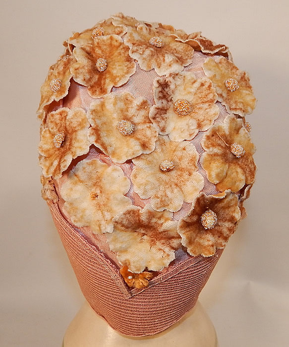 Vintage Peachy Pink Woven Straw Velvet Flower Applique Flapper Cloche Hat
The hat measures 21 inches inside crown circumference.