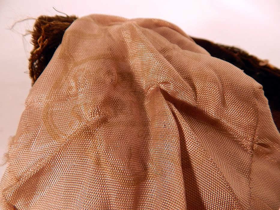 Vintage Smart Hat Label Art Deco Gold Lam&eacute; Lame Woven Sequin Beaded Flapper Cloche
There is a "Smart Hat Smart Women" Chicago label faintly stamped inside on the lining. 