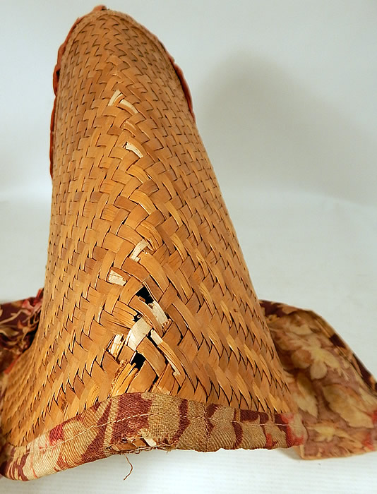 Victorian Womens Woven Natural Straw Chintz Curtain Sunbonnet Sunhat Bonnet
It is in good condition, with only a tiny hole on the fabric and some slight small frayed breaks on the straw fold on top. This is truly a beautiful bonnet and wonderful piece of antique Victoriana millinery wearable art! 