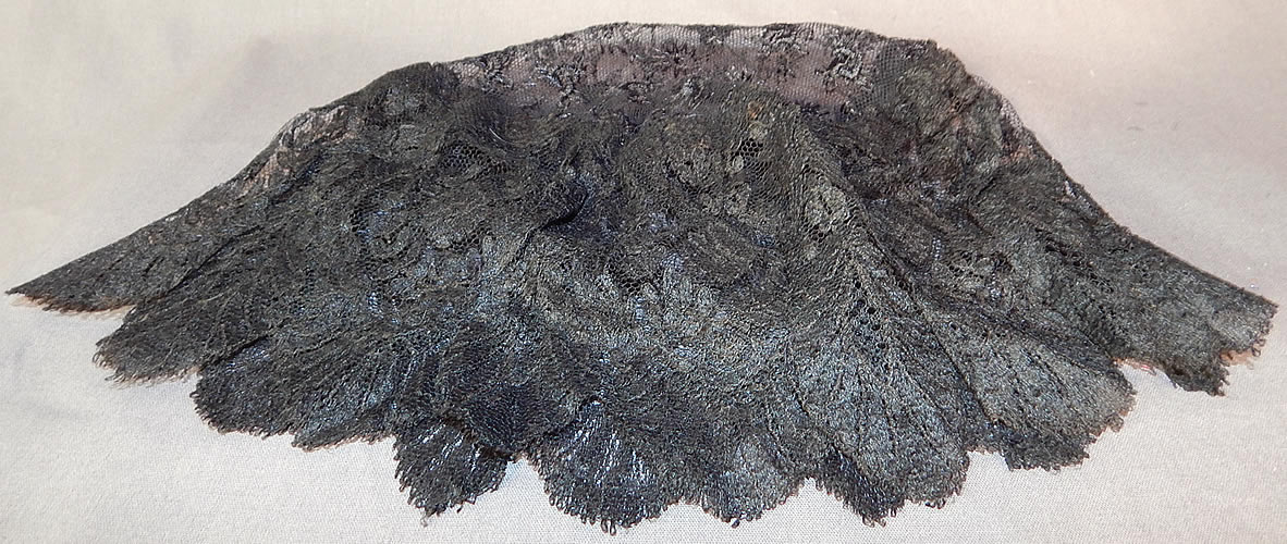 Victorian Civil War Era Antique Black Chantilly Lace Bed Cap Morning Bonnet Hat
It is in good condition, with only a tiny fray break in the lace which is barely noticeable. This is truly a wonderful piece of wearable antique Victoriana lace art!