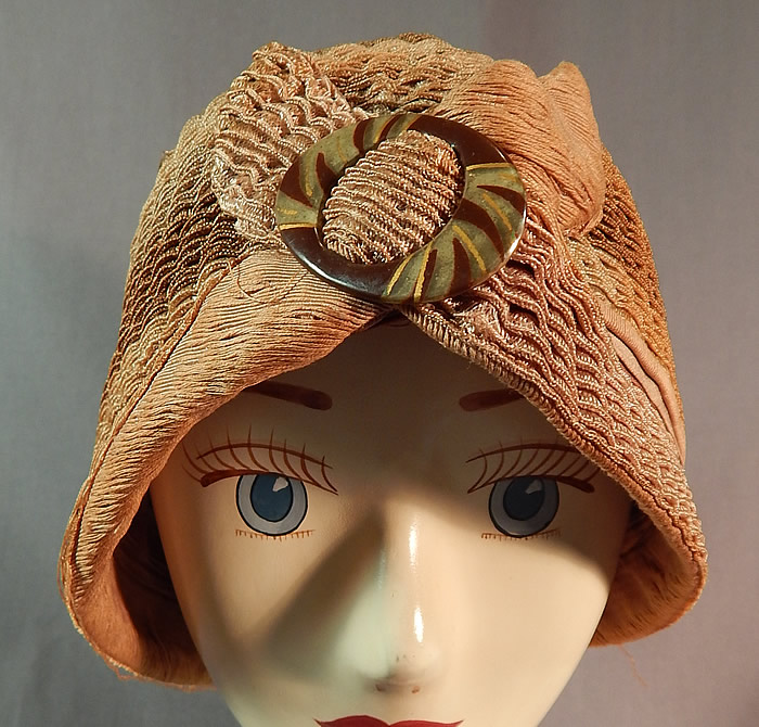 Vintage Art Deco Striped Brown Ombre Woven Straw Flapper Cloche Hat & Buckle
This vintage Art Deco striped brown ombre woven straw flapper cloche hat and buckle dates from the 1920s. 