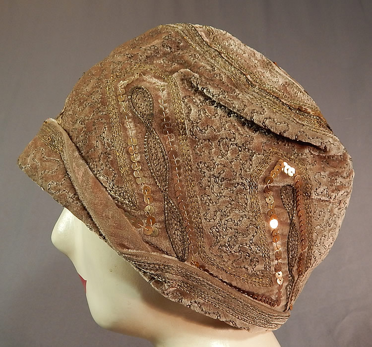 Vintage Art Deco Gold Lam&eacute; Embroidery Sequin Beaded Flapper Cloche Hat
This fabulous flapper cloche hat has a form fitting skull cap style, with a rolled folded front brim and is fully lined. 