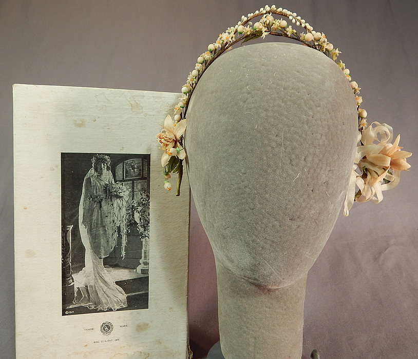 Vintage French Flapper Wax Flower Bridal Wreath Wedding Headband Headpiece & Box
This vintage French flapper wax flower bridal wreath wedding headband headpiece and box dates from 1921. 