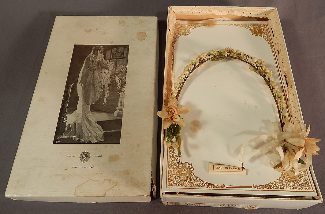 Vintage French Flapper Wax Flower Bridal Wreath Wedding Headband Headpiece & Box
This beautiful bridal wreath wedding crown headpiece comes in the original box with a "Made in France" label inside and a 1921 era bride black and white photograph print graphic on the outside box lid. 