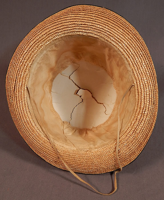 Vintage WWI Womens Natural Straw Australian Flag Glory Derby Bowler Hat
It is in good condition, with only some faint staining along the inside fabric lining and torn rips in the paper lining the crown (see close-up).