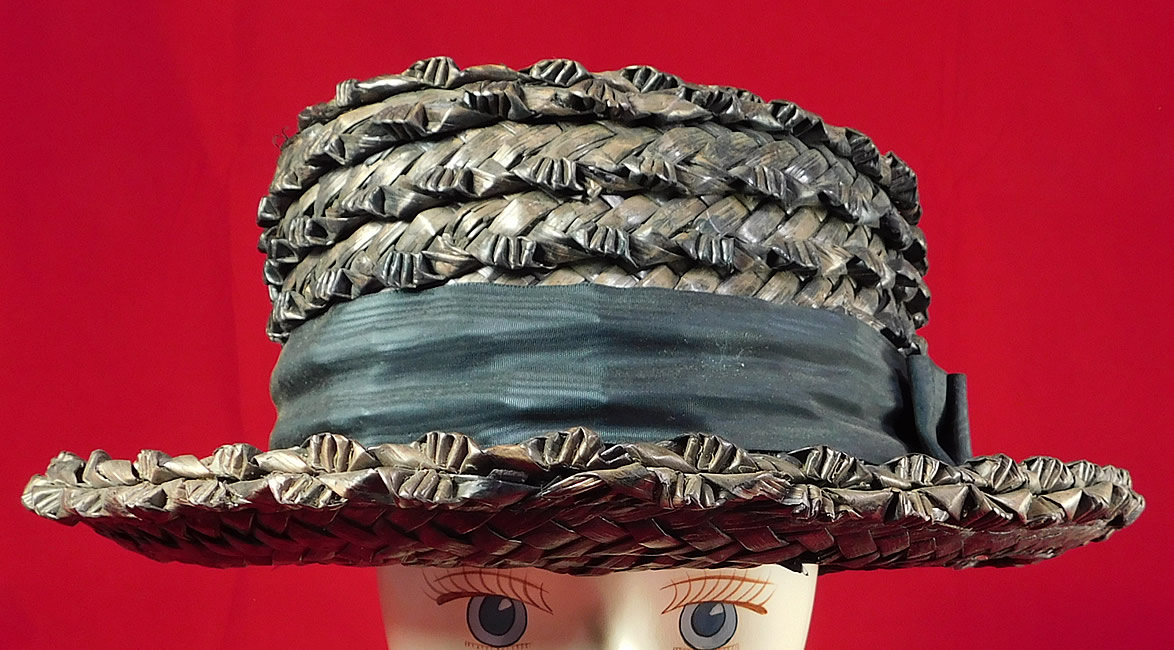 Edwardian Womens National Cloak Suit Co. NY Black Straw Boater Hat
It is made of a black woven straw, with a black silk moire ribbon hatband. 