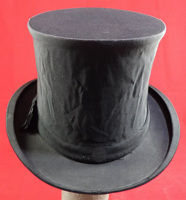 Vintage Finchley Establishment Fifth Ave NY Men's Black Silk Collapsible Opera Top Hat
It is made of a black silk grosgrain ribbed textured fabric, with matching hat band ribbon side bow trim.