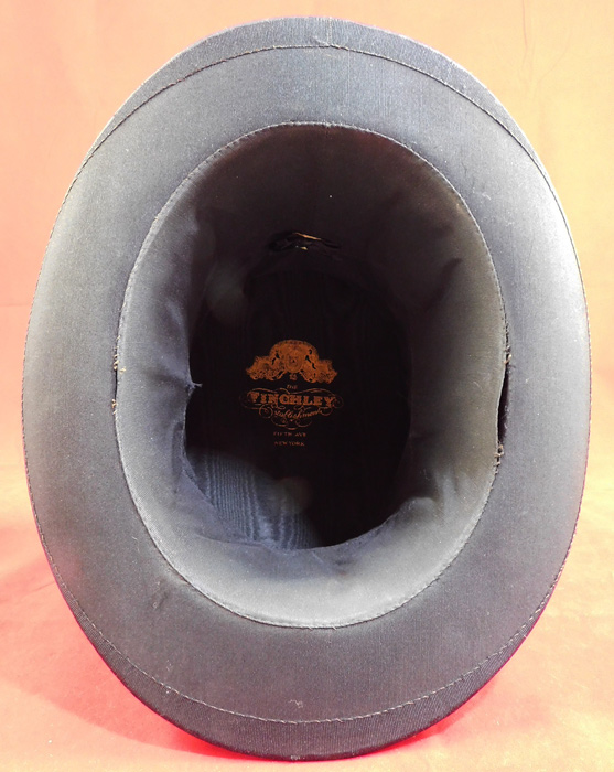 Vintage Finchley Establishment Fifth Ave NY Men's Black Silk Collapsible Opera Top Hat
It is truly a wonderful piece of gentleman's wearable millinery art! 