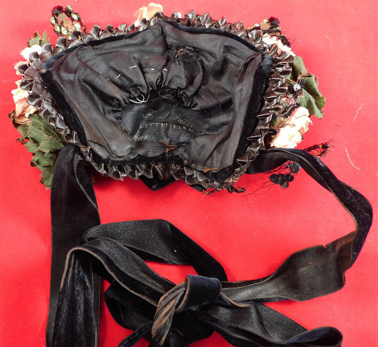 Victorian Frank Fitts Little Five Label Black Straw Fanciful Trim Hat Pin Petite Bonnet
It is in good condition, with only some missing stones on the hat pins and some wear to the velvet ribbon ties (see close-ups).