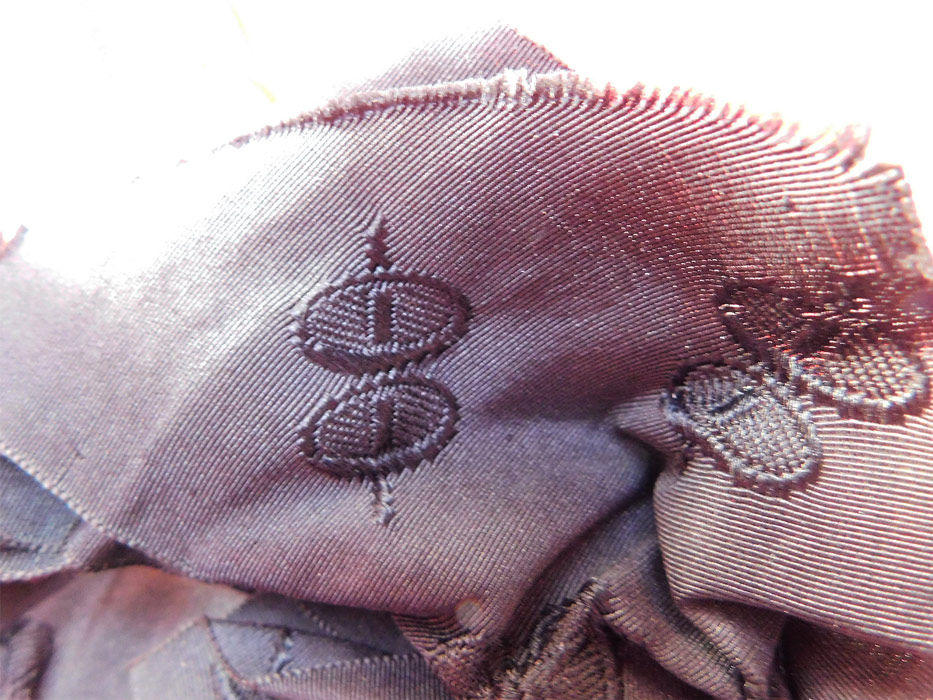 Victorian 1870s Black Velvet Red Feather Ribbon Trim Small Pork Pie Toque Traveling Hat
This is truly a wonderful piece of antique Victoriana wearable millinery art! 