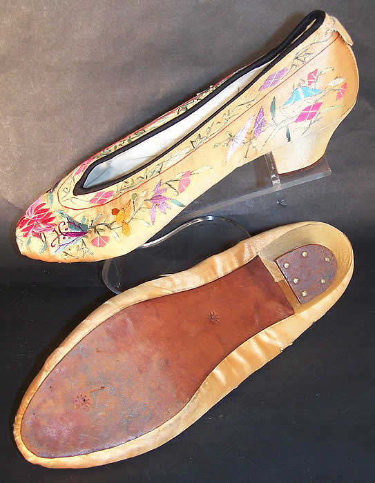 Chinese Gold Silk Embroidered Butterfly Slipper Shoes  side bottom view.