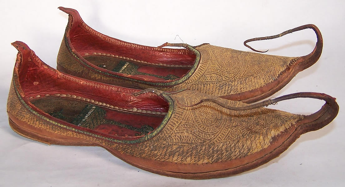 Pakistan Punjab Gold Embroidered Jutti Shoes Side View.