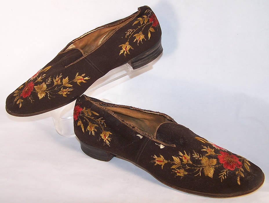 Victorian Gentlemen's Brown Wool Embroidered Slipper Shoes   Front view.