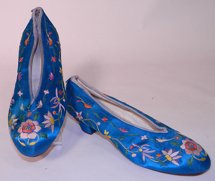 Antique Chinese Royal Blue Silk Embroidered Floral Slipper Shoes. This pair of antique Chinese royal blue silk embroidered floral slipper shoes date from the 1940s.