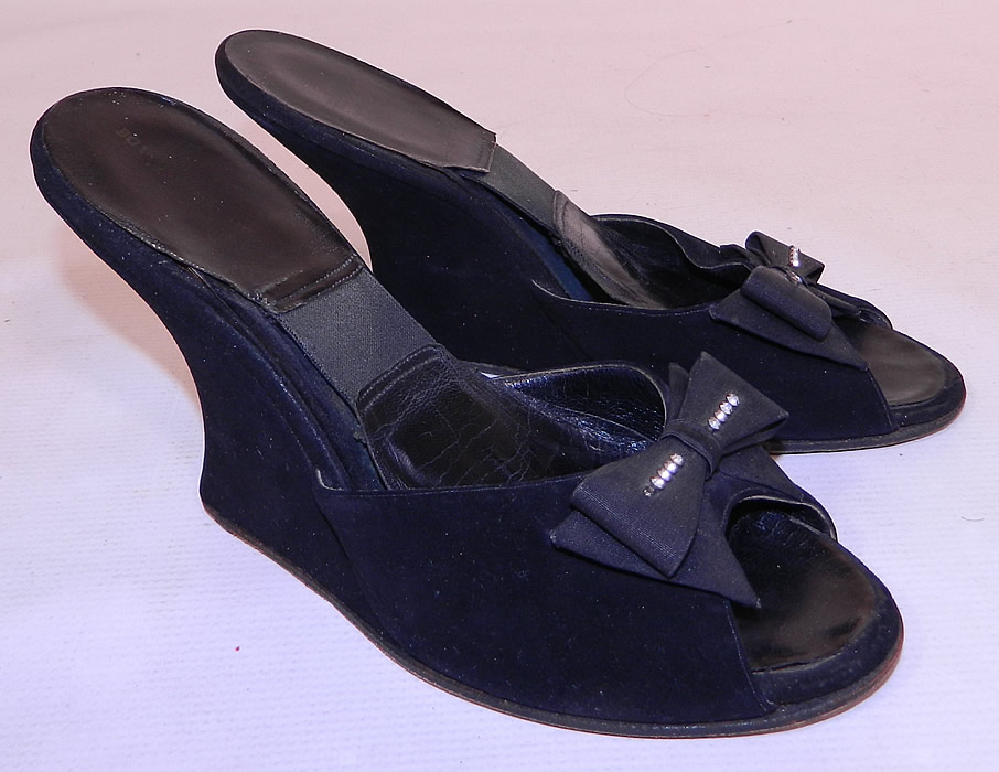 Vintage Black Suede Leather Rhinestone Bow Springolator Wedge Heel Mules Shoes.This pair of vintage black suede leather rhinestone bow Springolator wedge heel mules shoes date from the 1950s.