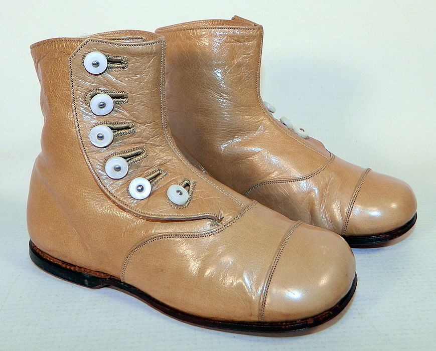 Unworn Victorian Tan Leather High Button Baby Boots Infant Childs Shoes
They are made of a light brown beige tan leather, with 6 mother of pearl buttons down the side for closure. 