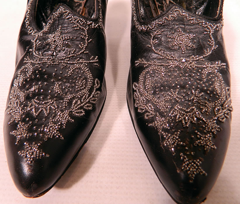 Victorian Black Leather Steel Cut Beaded Trim Patriotic Stars Shoes
They are in good condition, have been gently worn, with only a few missing beads. These are truly a rare and quality made shoe great for display!
