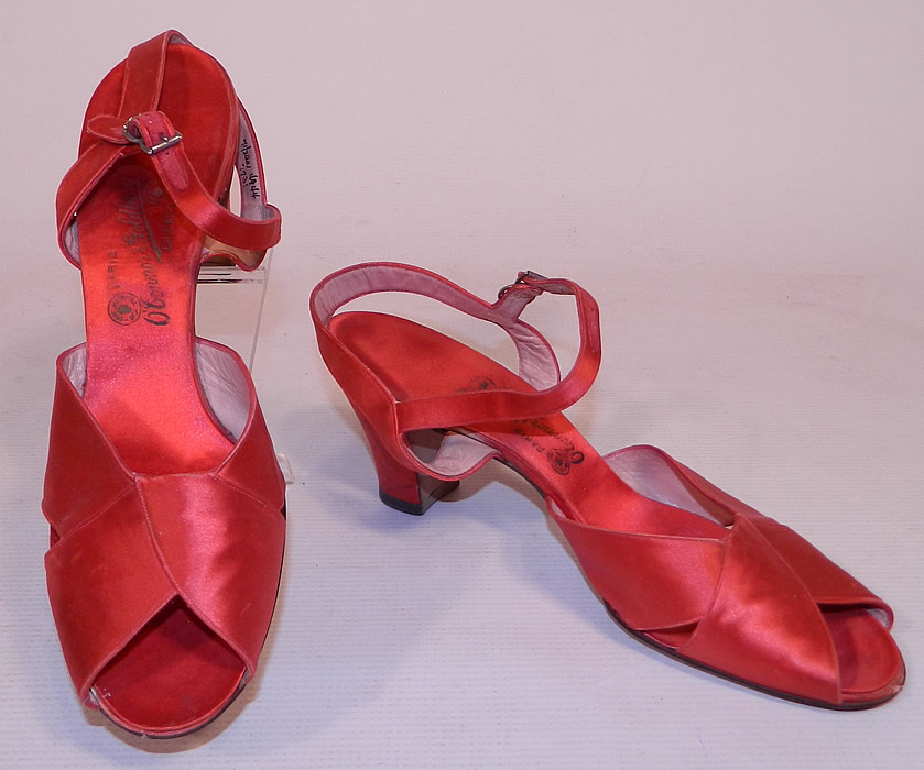 Vintage O'Connor & Goldberg Red Silk Satin Ankle Strap Evening Shoes
This pair of vintage O'Connor & Goldberg red silk satin ankle strap evening shoes date from the 1930s. 