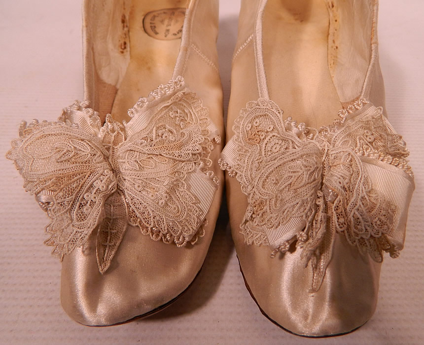Victorian Joel Swope & Bro. Label White Silk Lace Bow Bridal Wedding Shoes
The shoes measure 9 1/2 inches long, 2 1/4 inches wide, with a 2 inch high heel. They are in good condition, have been gently worn, with some minor wear, scuff marks and slight fraying around the tops.