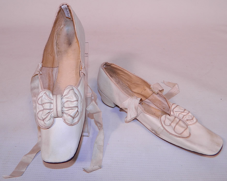 Victorian Wedding White Kid Leather Bow Trim Ribbon Ties Straight Sole Shoes
This pair of antique Victorian era wedding white kid leather bow trim ribbon ties straight sole shoes date from the 1850s. They are made of a soft white kid leather, with decorative stitched leather bow trim on the front instep vamps.