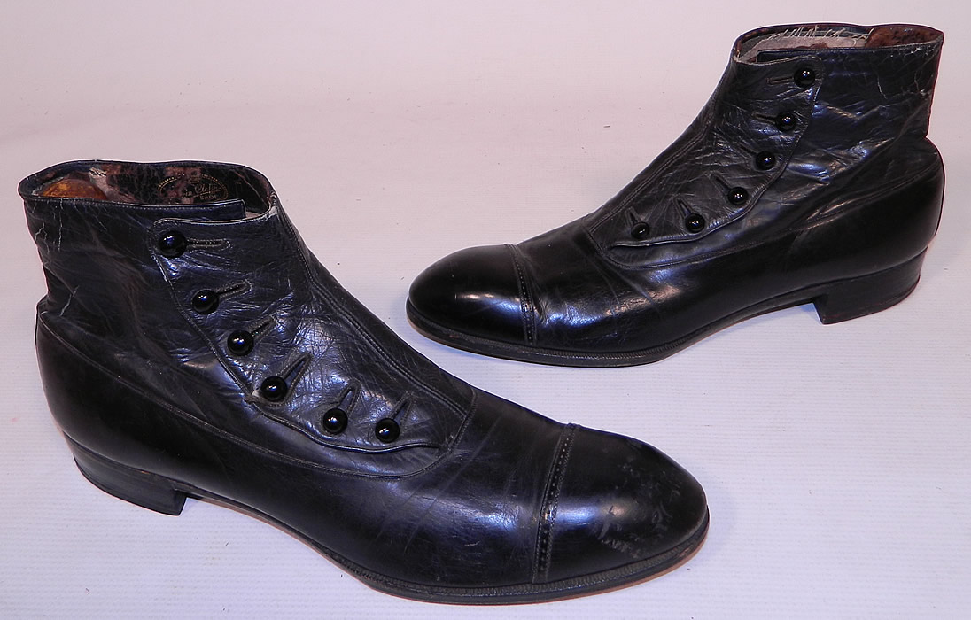Victorian Vintage Edwin Clapp Shoe Mens Black Leather High Button Boots
These handsome dapper mens ankle boots have rounded capped toes, 6 black shoe buttons along the side for closure and low stacked wooden cube heels.