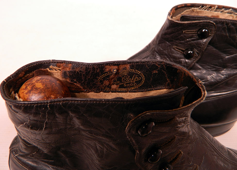 Victorian Vintage Edwin Clapp Shoe Mens Black Leather High Button Boots
They are stamped inside with "The Edwin Clapp Shoe" label and come with the original wooden shoe tree forms. 