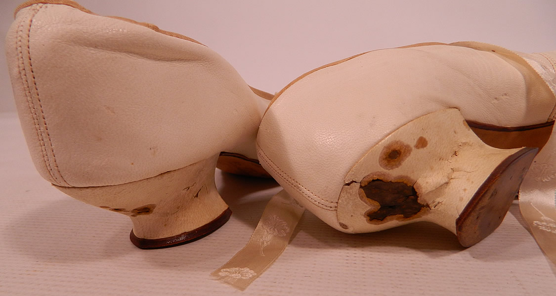 Victorian White Kid Leather Bow Trim Silk Ribbon Ties Wedding Shoes
They are in good condition, have been gently worn, with some staining, flaking and missing leather on the back of the high heels (see close-up). 