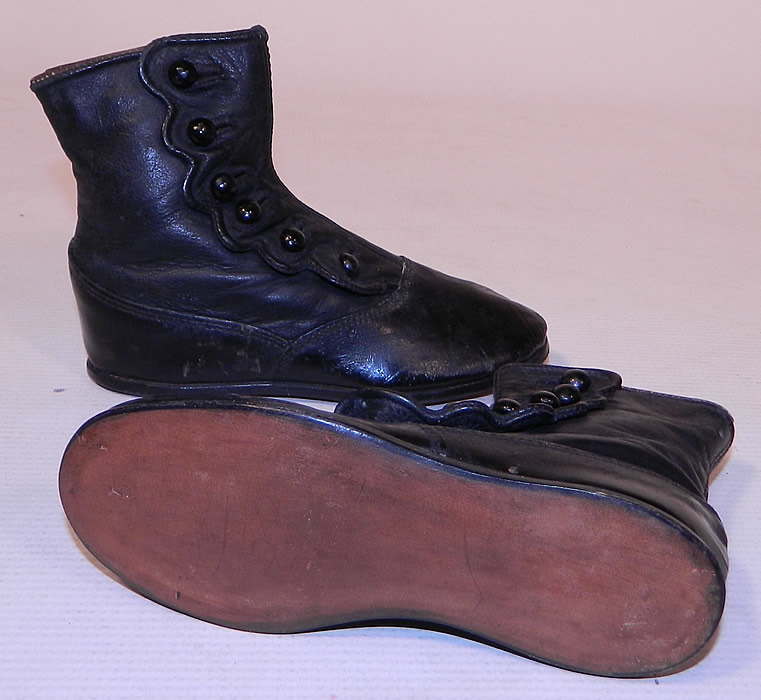 Victorian Antique Black Leather High Button Button Baby Boots Childs Shoes
These charming child's high top button baby boots have rounded toes and hard leather bottom soles which have no wear. 