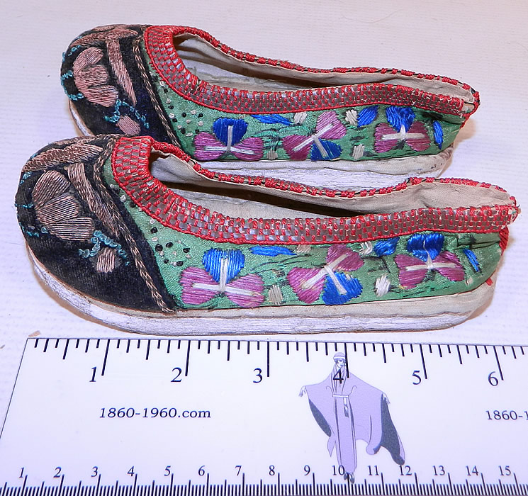 Antique Chinese Forbidden Stitch Embroidered Bound Foot Slippers Platform Shoes
The shoes measure 7 inches long, and are 2 inches wide. 