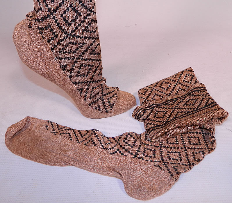 Victorian Brown & Black Knit Argyle Diamond Pattern Thigh High Stockings Socks
The stockings measure 20 inches long, with a 11 inch long foot. They are in excellent condition and have been gently worn. These are truly a wonderful piece of antique Victoriana wearable art!