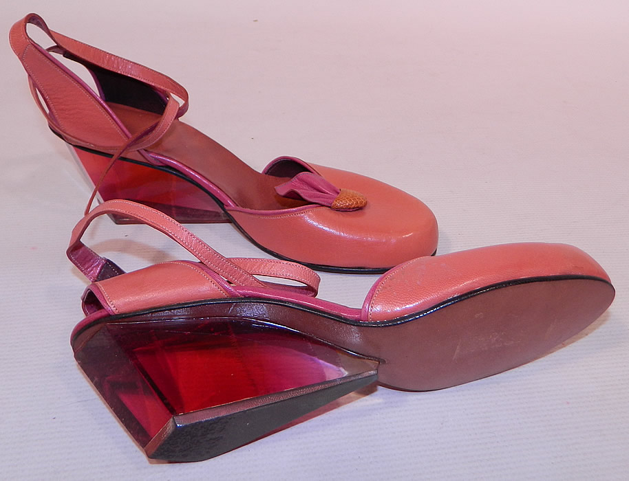 Vintage Gaza Bowen Rose Leather Lucite Plexiglass Wedge Heel Sculptor Art Shoes.
They are in excellent, unworn condition. These are truly a rare and wonderful piece of quality made wearable shoe art!
