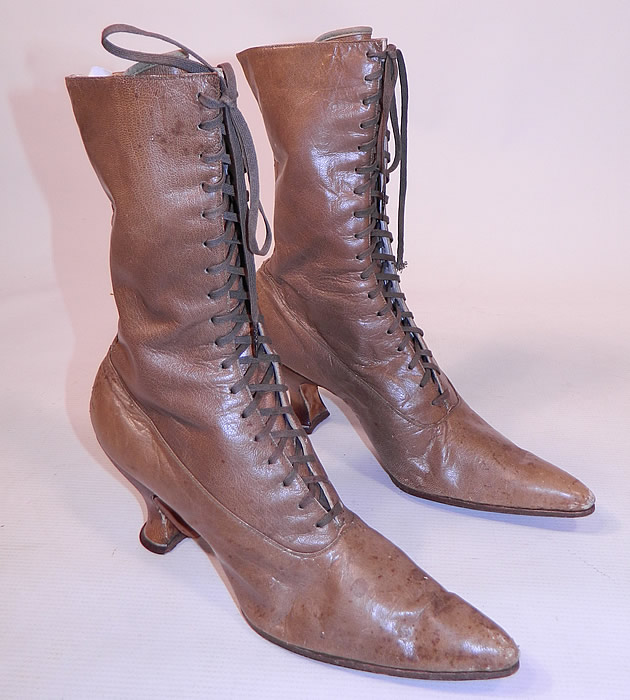 Victorian Antique Tan Brown Leather High Top Lace-up Boots Spool Heel Shoes
The boots measure 11 1/2 inches long, 2 1/2 inches wide, with 3 inch high heels. These antique boots are difficult to size for today's foot, but my guess would be about a US size 7 or 8 narrow width. 