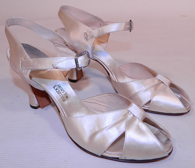 Vintage Bullock's Wilshire White Silk Satin Ankle Strap Evening Bridal Wedding Shoes
This pair of vintage Bullock's Wilshire white silk satin ankle strap evening bridal wedding shoes date from the 1930s.