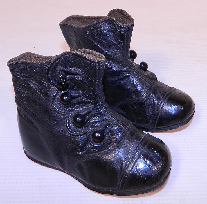 Victorian Antique Black Leather High Button Baby Boots Childs Shoes
The boots measure 3 1/2 inches tall, 4 1/2 inches long and are 1 1/2 inches wide.